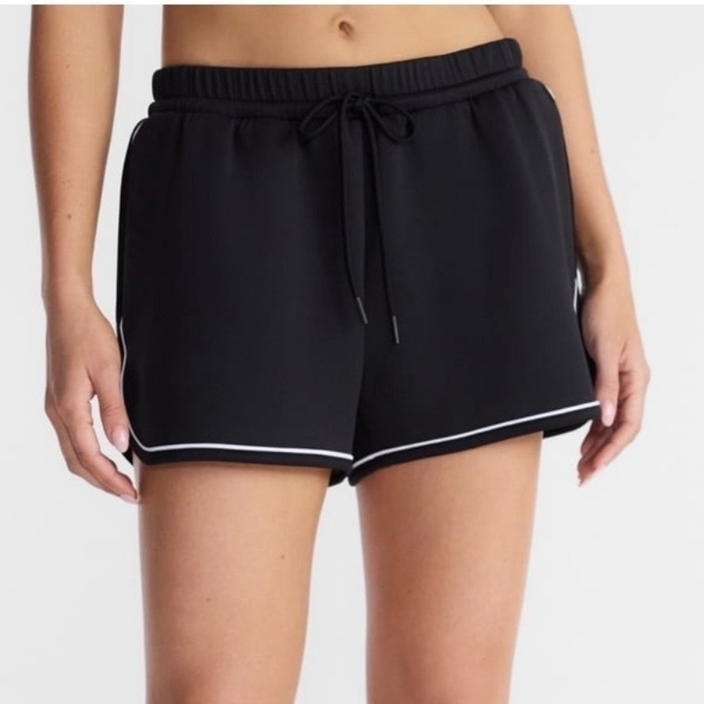 NWT Avia Scuba Pique Athletic Shorts Size L Black Moisture Wicking Brief Pockets